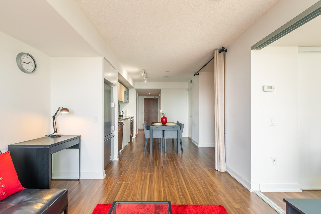 Simply Comfort. Amazing Downtown Apartments Торонто Экстерьер фото